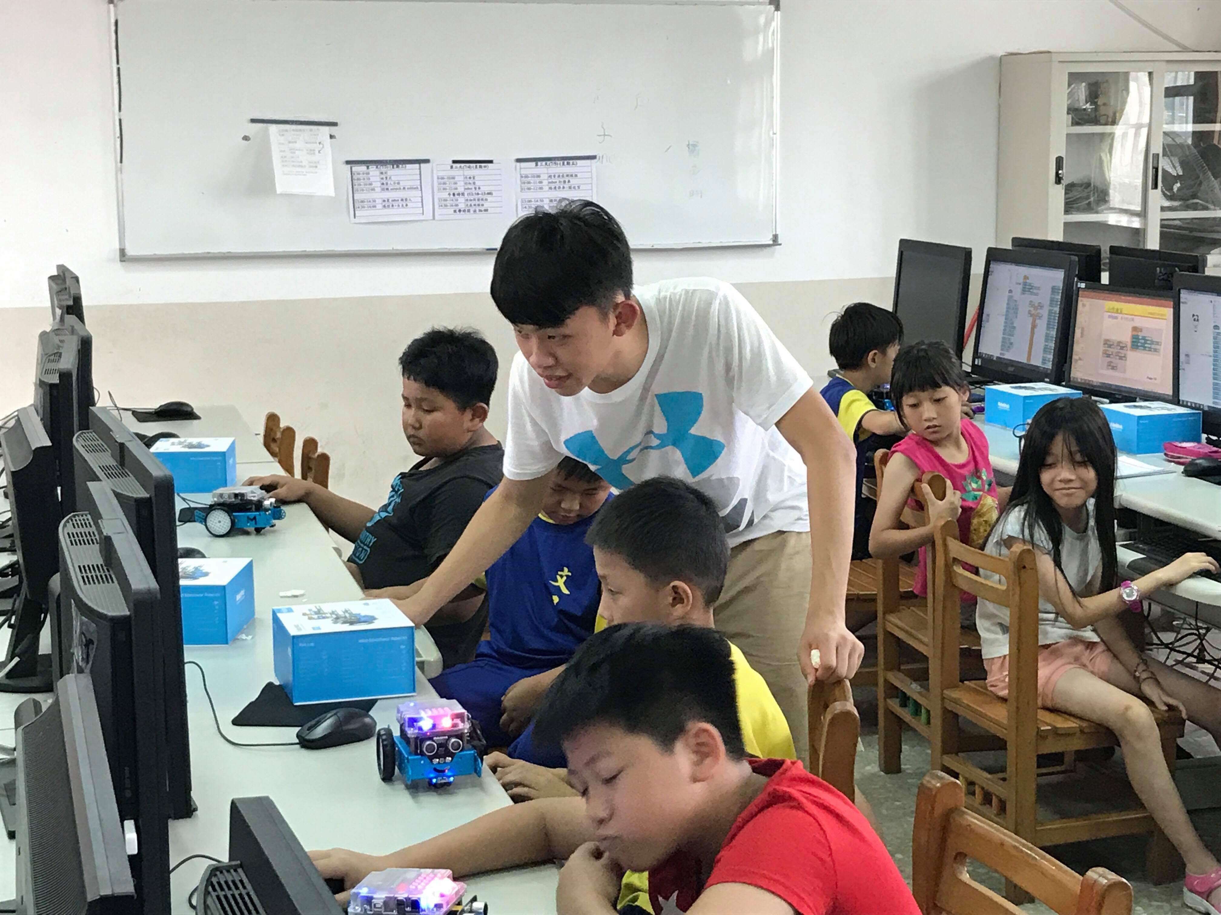 Robotics workshop photo 2